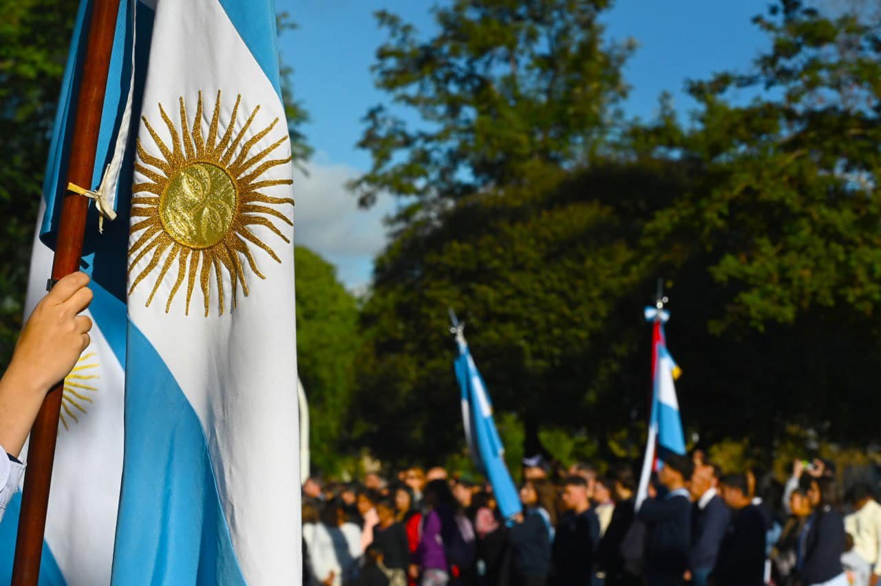 Gustavo Bastian presidió el acto de Promesa de lealtad a la bandera ...